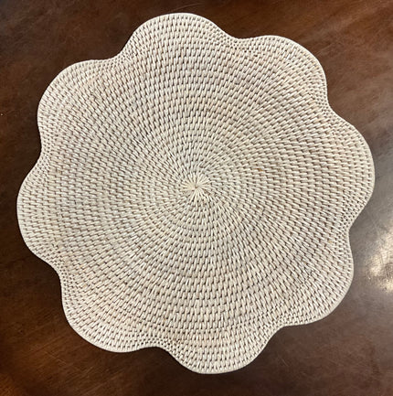 Caspari Rattan Scallop Placemat- Cream